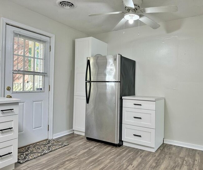 Building Photo - 852 W 48th St