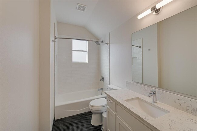 Building Photo - 1203 Newton St