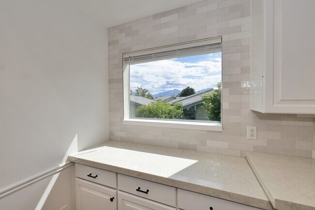 Building Photo - 4498 W Skye Dr
