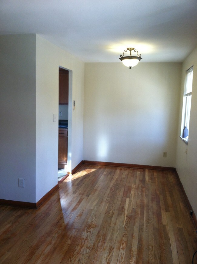 Building Photo - 130 Lacrosse St