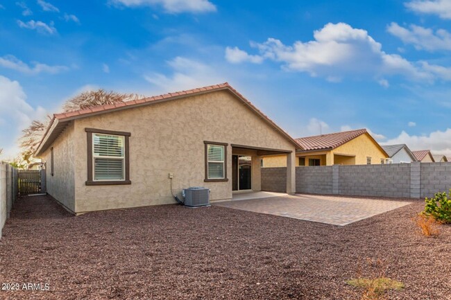 Building Photo - Stunning 3 bedroom home in Litchfield Park!