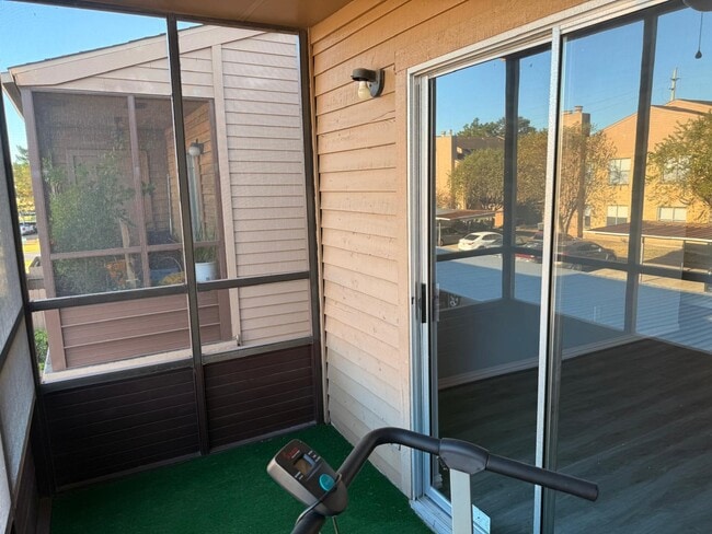 Building Photo - 10555 Turtlewood Ct