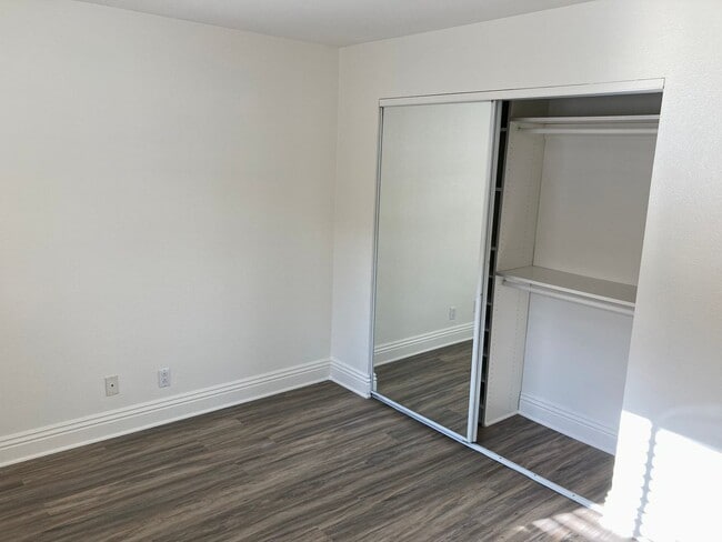 Building Photo - Upcoming!! 2 Bed/1 Bath Condo Apt.  Blocks...