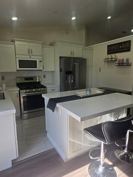 Building Photo - 1828 Springtree Dr
