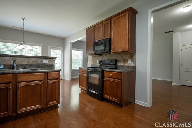 Building Photo - 168 Putters Dr
