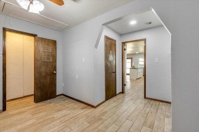 Building Photo - 2508 NE Turtle Creek Dr