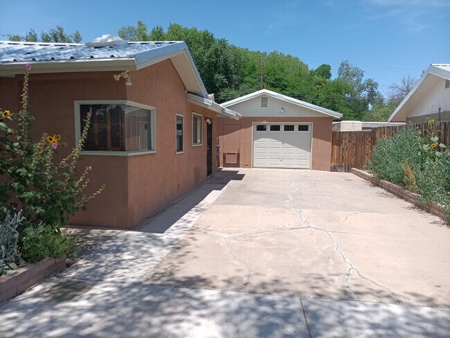 Building Photo - Stunning 3-bedroom, 2-bathroom home! Comin...