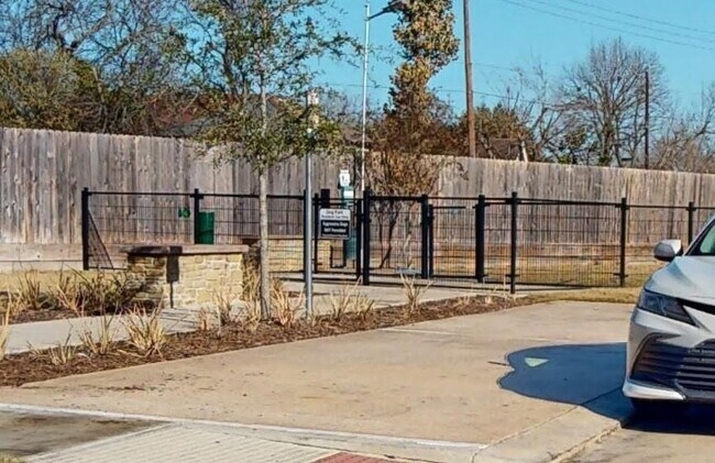 Building Photo - 5430 Camaguey St