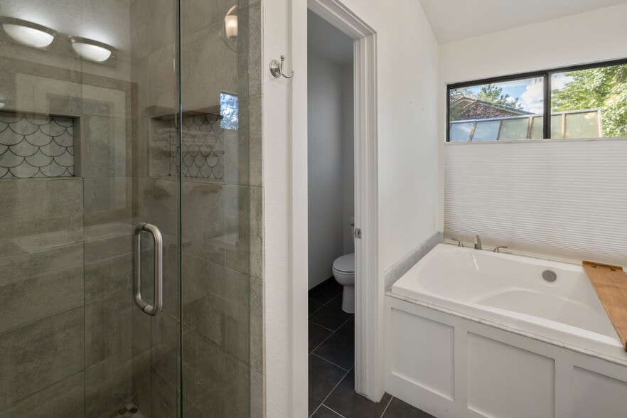 Building Photo - 1557 Bramble Ct