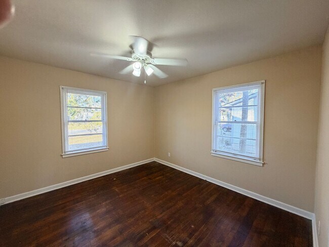 Building Photo - Studio Home in Valdoasta