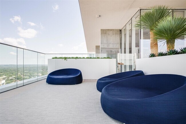 Building Photo - 301 West Ave