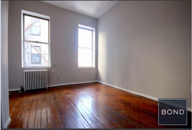 Building Photo - 543 E 5th St