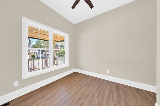 Building Photo - 2322 Scranton Rd