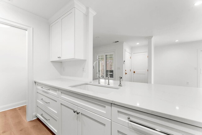 Building Photo - 1481 Center St Ext