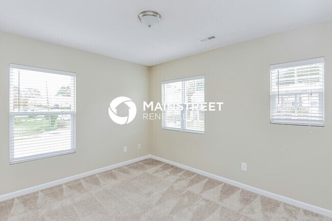 Building Photo - 3 Bedroom Pet-Friendly Home in Raleigh, NC with Main Street Renewal