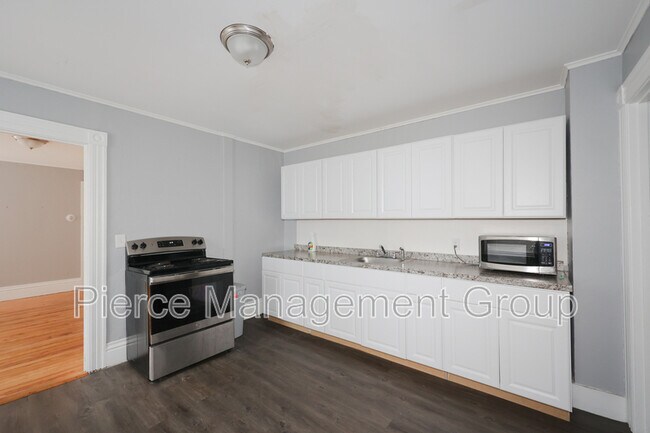 Building Photo - 6 Blake St