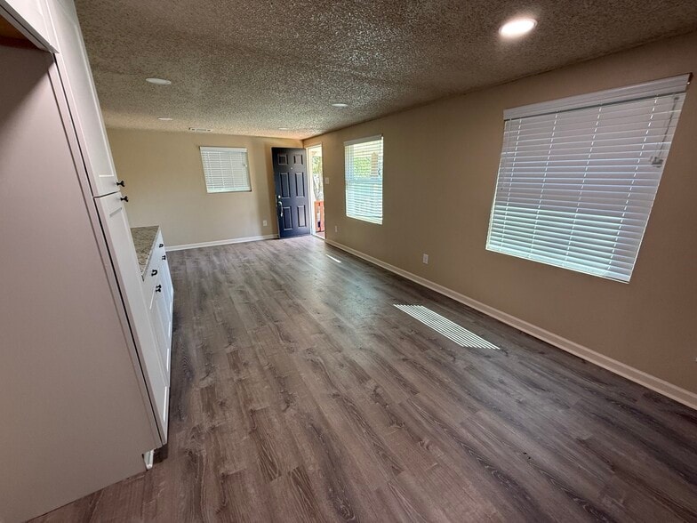 Bright Liviing Space with Natural Light - 760 Wayne Ave