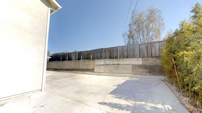 Building Photo - HUGE House on College! Quick Walk to Campus!