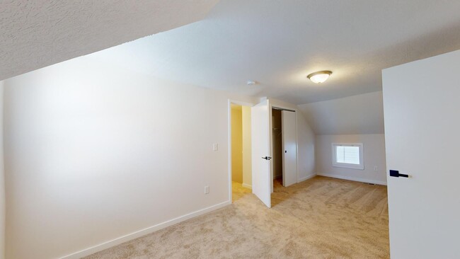 Building Photo - IMMACULATE - Clark / Fulton Area - 3 Bedro...