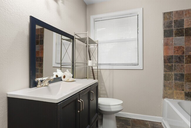 Building Photo - 2021 14th Ave N