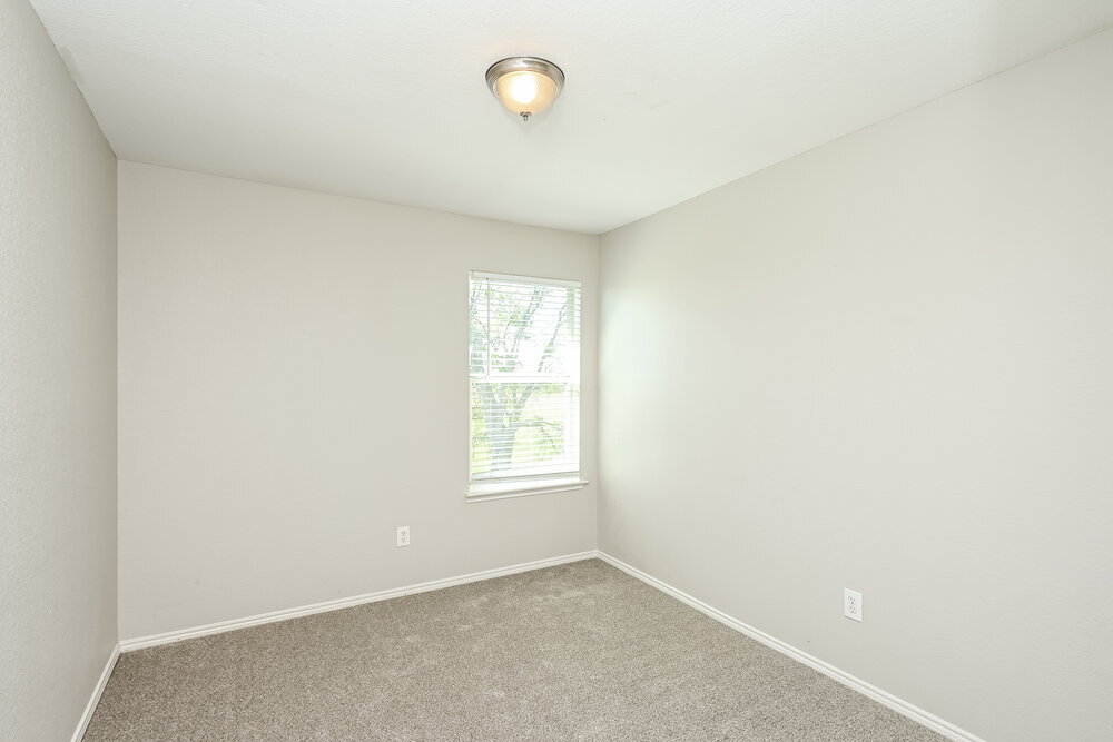 Building Photo - 1424 Pine Ln
