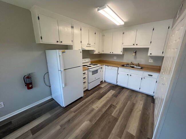 Building Photo - 925-6 Glenn Street, West Columbia, SC 29169