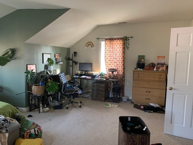 Building Photo - Spacious 3 bed/3 bath Home near Switchyard Park!