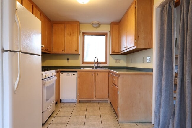 Building Photo - 5 Yankee Way