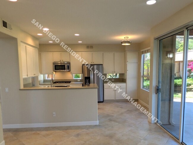 Building Photo - Gorgeous 4 Bedroom Home in Desirable Carme...