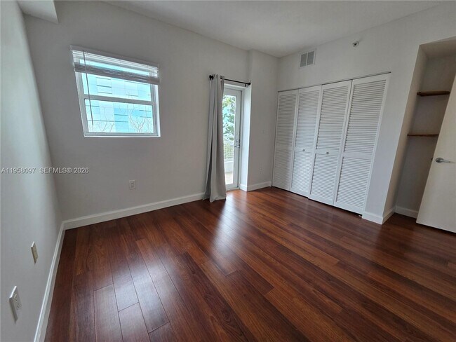 Building Photo - 471 NE 25th St