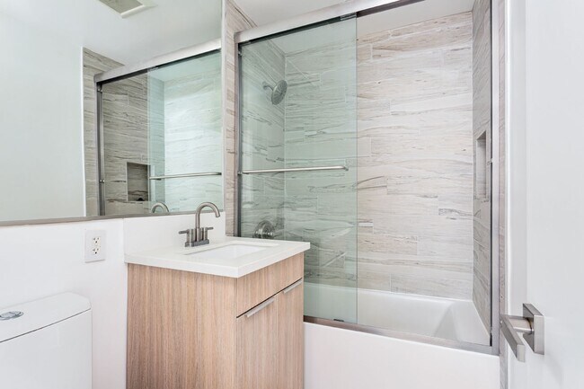 Building Photo - 1949 Park Grove Ave