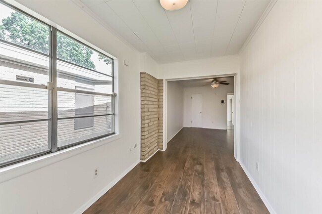 Building Photo - 1124 Helen Dr