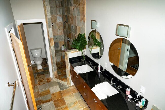 Building Photo - 1037 Bonner St