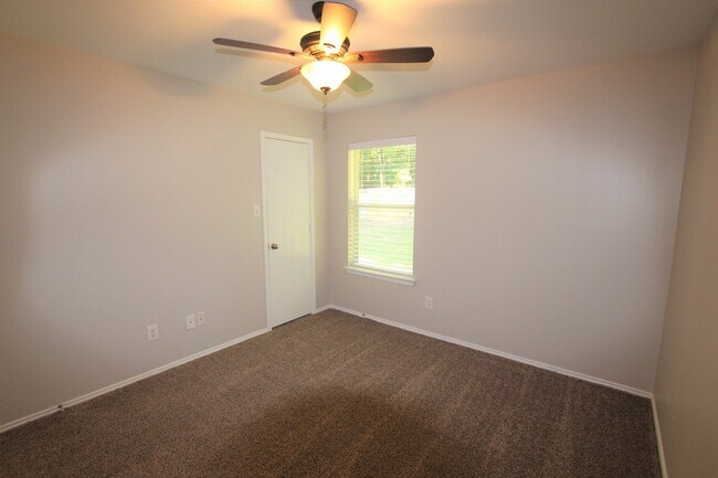 Building Photo - Coming Soon! Updated 3 Bedroom, 2 Bathroom home in Whitehouse ISD!