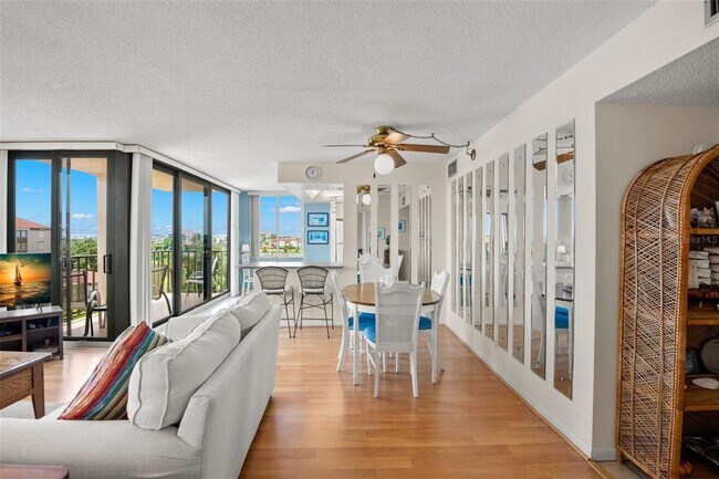 Building Photo - 6219 Palma Del Mar Blvd S