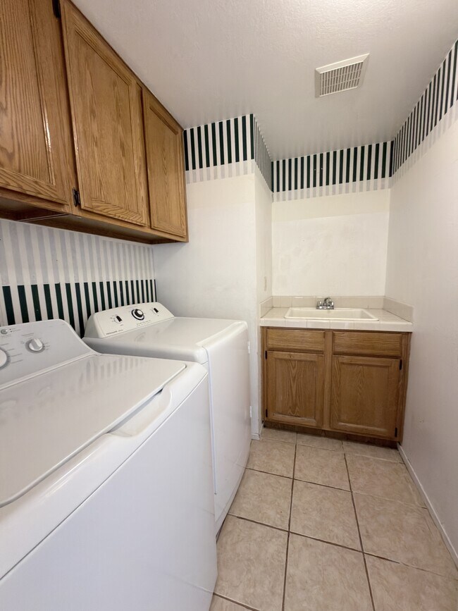 Building Photo - 7620 Marluna Ct