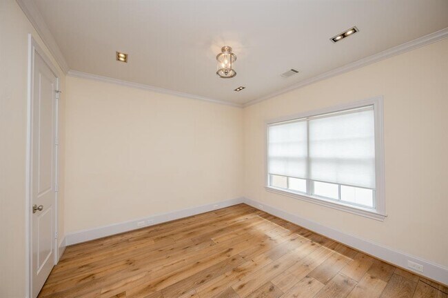 Building Photo - 5410 Alder Cir