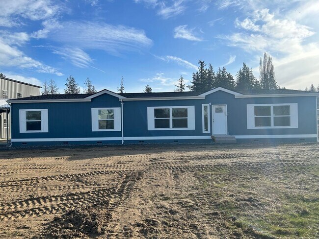 Building Photo - Large Spacious 5 Bedroom House with Fenced Yard