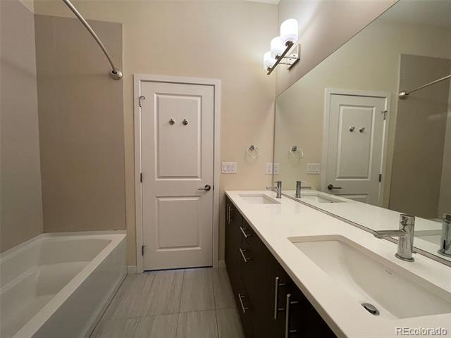 Building Photo - 1883 Vine St