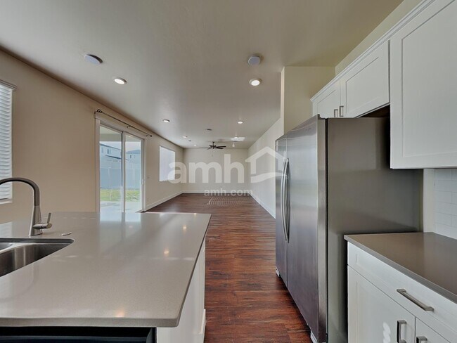 Building Photo - 1369 E Old Mesquite St