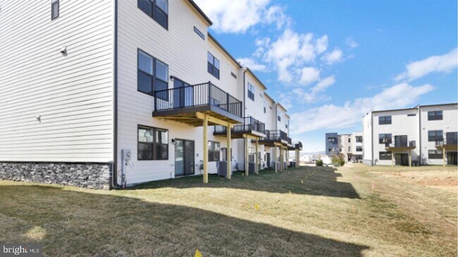 Building Photo - 331 Ensemble Wy