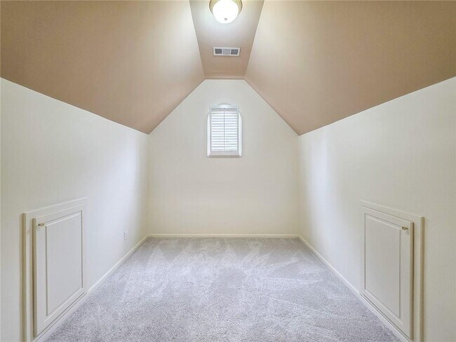 Building Photo - 2502 Oak Hill Overlook