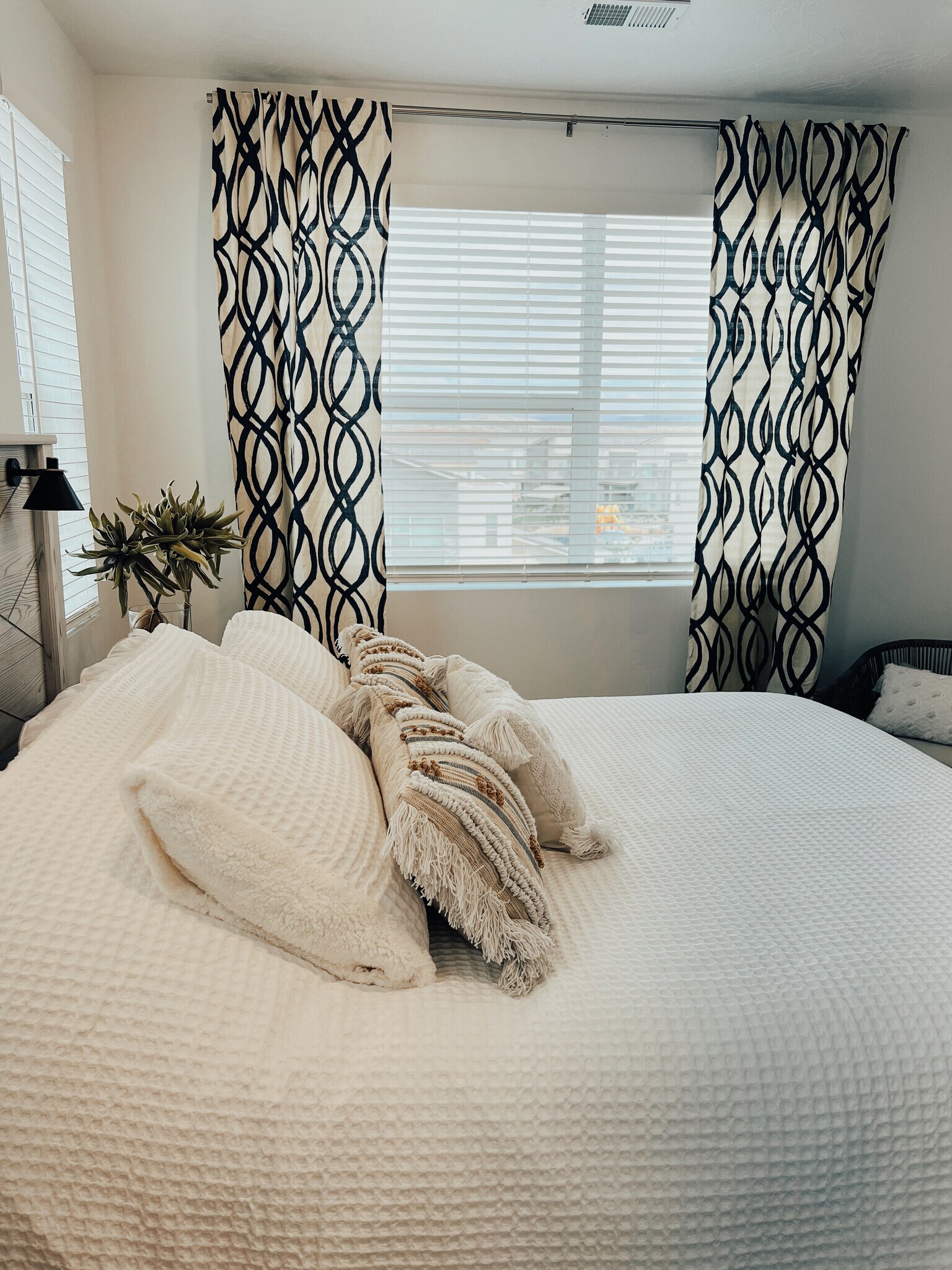 Building Photo - 5801 S Garnet Dr