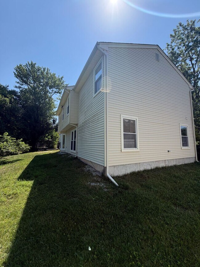 Building Photo - Spacious 4-Bedroom Colonial with 2-Car Garage in Howell