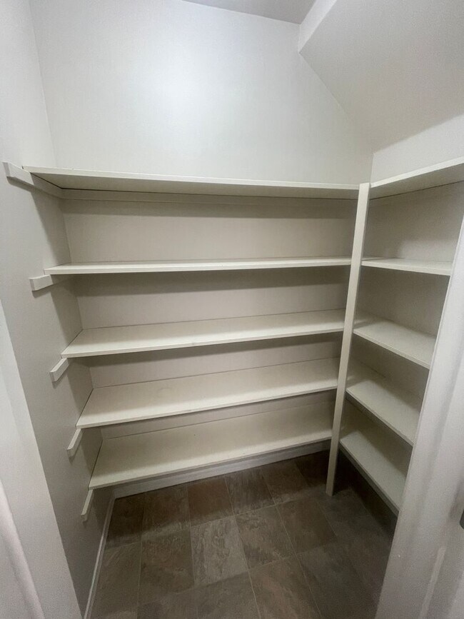 Building Photo - Lynnwood Condo