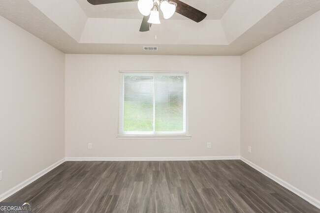 Building Photo - 5985 Green Meadow Way
