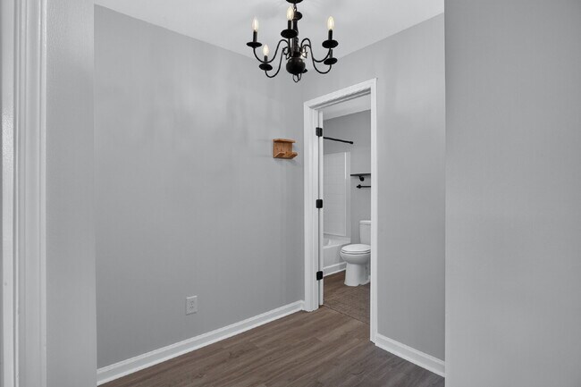 Building Photo - 3rd Floor Condo in Merer Point