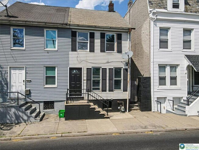 Building Photo - 841 Jackson St