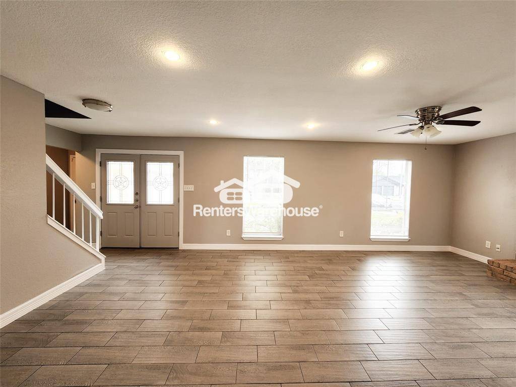 Building Photo - 2110 Hilton Head Dr