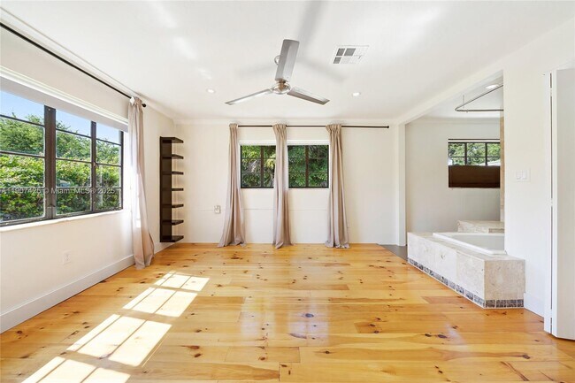 Building Photo - 501 NW 45th St